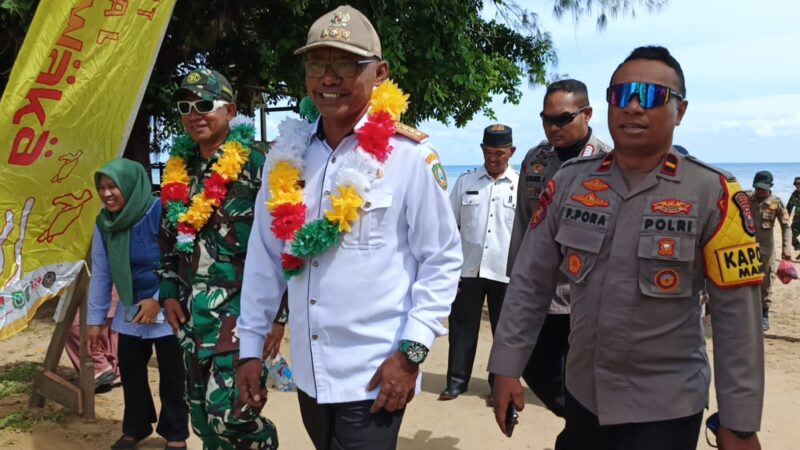 Camat Mangoli Utara, Hi. Alwan Lakoko, secara resmi membuka Turnamen Modapia Cup I Tahun 2025.