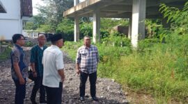 Wagub Malut saat melakukan sidak di kantor BPKAD dan menemukan sejumlah bangun yang mangkrak. 
