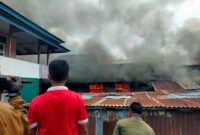 Rumah terbakar di Desa Fatce Kabupaten Kepulauan Sula. 