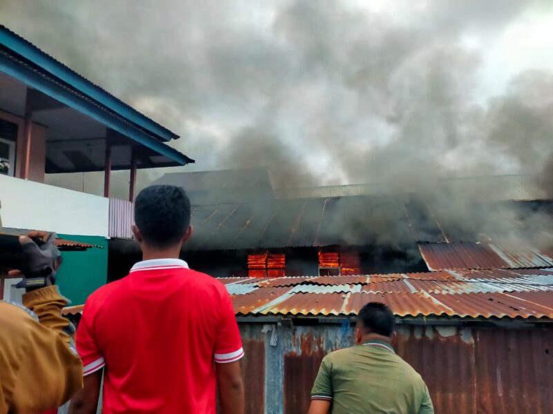 Rumah terbakar di Desa Fatce Kabupaten Kepulauan Sula. 