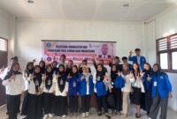 Dekan Ilmu Pemerintahan foto bersama pemateri dan peserta. 