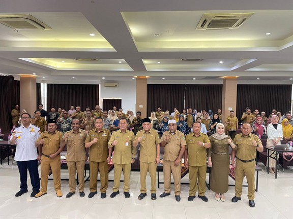 Wagub Malut, Sarbin Sehe bersama dengan pimpinan OPD menghadiri kegiatan rapat koordinasi dan bimbingan teknis yang dilaksanakan oleh Balitbangda Malut.