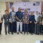 Foto bersama Kepala Balai Bahasa Provinsi Maluku Utara, Nukman S.S., M. Hum., Direktur Universitas Terbuka Ternate, Dr. Muchlis Hafel, M.Si., narasumber kegiatan, Kasubbag Balai Bahasa Provinsi Maluku Utara, dan peserta kegiatan.