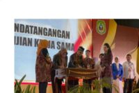 Gubernur Malut Sherly Laos dan Gubernur Jatim Khofifah Parawansyah menyaksikan penandatanganan perjanjian kerja sama antara Diskominfo Malut dan Provinsi Jawa Timur