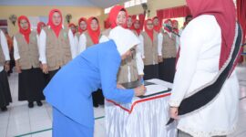 Bunda PAUD Kota Tidore Hj. Rahmawati Muhammad Sinen melantik Pokja Bunda PAUD. 