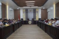 Wali Kota Tidore Kepulauan, Muhammad Sinen mengikuti rakor pengendalian inflasi daerah melalui zoom meeting dengan Mendagri Tito Karnavian. 