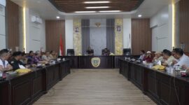 Wali Kota Tidore Kepulauan, Muhammad Sinen mengikuti rakor pengendalian inflasi daerah melalui zoom meeting dengan Mendagri Tito Karnavian. 