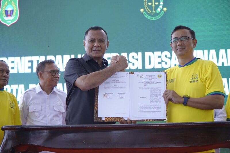 Wali Kota Muhammad Sinen melakukan penandatanganan kerja sama dengan kejaksaan. 