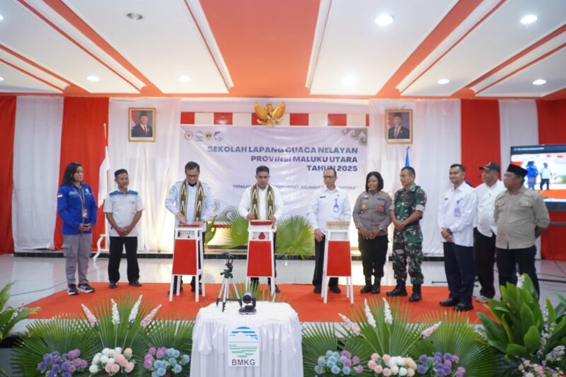 Wakil Wali Kota Tidore Kepulauan, Ahmad Laiman saat membuka kegiatan Sekolah Lapang Cuaca Nelayan. 