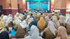 Kepala Dinas PUPR, Risman Djafar dan jajaran beserta ASN dengan takjim mengikuti perayaan Maulid Nabi SAW yang dipandu oleh Al Habib Zaki bin Abdurrahman Alaydrus. 