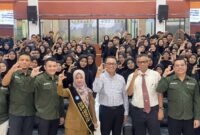 Kadikbud Malut, Abubakar Abdullah bersama dengan mahasiswa teknik informatika Universitas Khairun Ternate. 