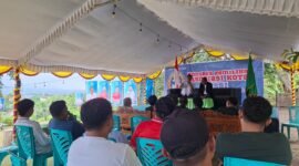 Suasana musyawarah ASKOT Tidore di Bukit Doraemon Kelurahan Tuguwaji. 