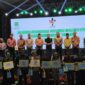 Gubernur Malut, Sherly Laos foto bersama dengan peserta Pasparawi yang telah menerima penghargaan. 