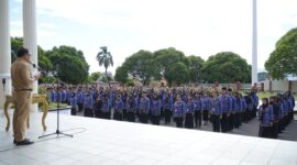 Prosesi pengambilan sumpah yang dirangkaikan dengan apel pagi gabungan dipimpin oleh Sekretaris Daerah, Ismail Dukomalamo