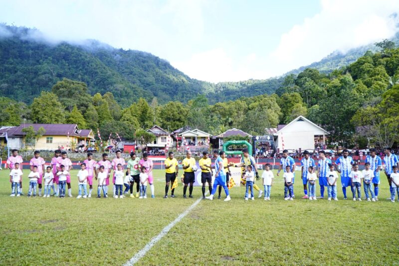 Wali Kota Tidore Kepulauan Muhammad Sinen saat membuka Rurusaya Open Tournament XIII 2025