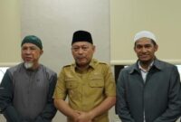 Wakil Gubernur Sarbin Sehe saat menerima kunjungan dari 
Direktur BWA, H. Hazairin Hasan. 