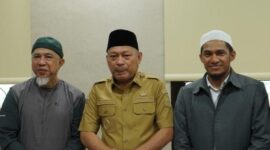 Wakil Gubernur Sarbin Sehe saat menerima kunjungan dari 
Direktur BWA, H. Hazairin Hasan. 