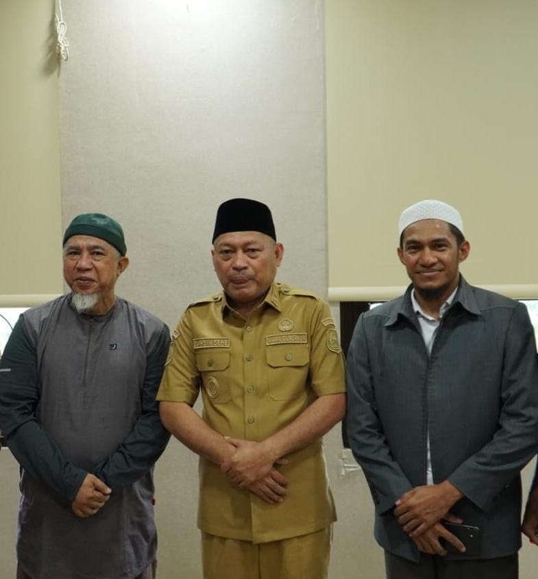 Wakil Gubernur Sarbin Sehe saat menerima kunjungan dari 
Direktur BWA, H. Hazairin Hasan. 