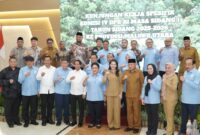 Wakil Wali Kota Tidore Kepulauan, Ahmad Laiman bersama gubernur, wagub dan anggota DPR RI. 