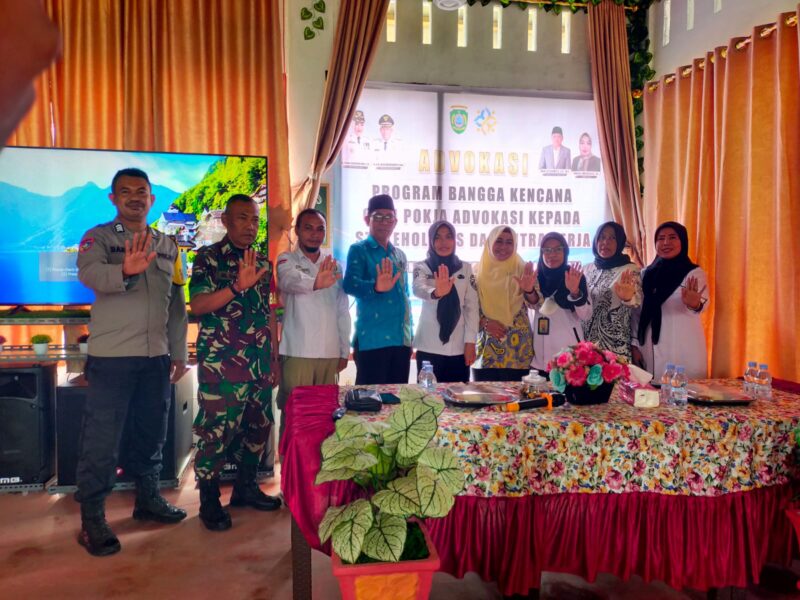 Foto bersama stakeholder usai pembukaan kegiatan.