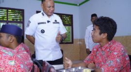 Wali Kota Tidore Muhammad Sinen melakukan kunjungan ke dapur dan distribusi MBG. 