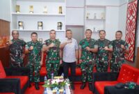 Wali Kota Muhammad Sinen menerima kunjungan Danrem 152/Babullah Brigjen TNI Enoh Solehudin bersama Dandim 1505/Tidore Letkol Inf Wahyu Widya Sasono, di ruang kerjanya. 