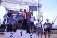 Wali Kota Tidore Kepulauan, Muhammad Sinen memberikan pengharapan kepada juara dalam ajang balap sepeda Tour de Pattimura. 