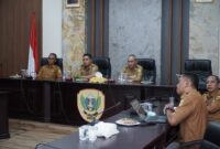 Asisten Sekda Bidang Perekonomian dan Pembangunan, Taher Husain, usai mengikuti Rapat Koordinasi (Rakor) yang digelar Kementerian Dalam Negeri secara virtual di ruang rapat Wali Kota Tidore Kepulauan. 