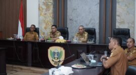 Asisten Sekda Bidang Perekonomian dan Pembangunan, Taher Husain, usai mengikuti Rapat Koordinasi (Rakor) yang digelar Kementerian Dalam Negeri secara virtual di ruang rapat Wali Kota Tidore Kepulauan. 