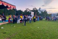 Mewakili Pemerintah Daerah, Kepala Inspektorat Kepulauan Sula, Kamarudin Mahdi resmi menutup turnamen Modapia Cup I. (Dokumentasi: Am Teapon/marasai.id)