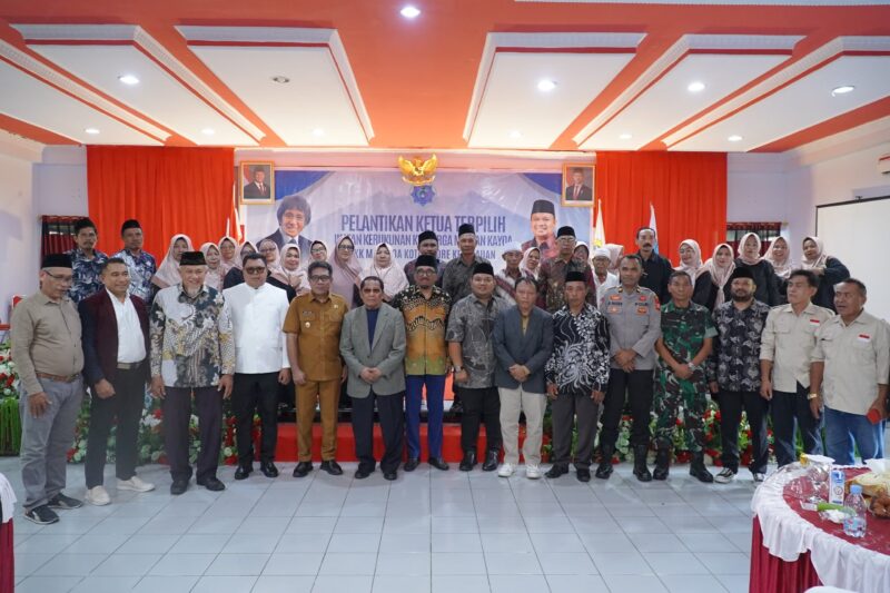 Wakil Wali Ahmad Laiman foto bersama pengurus IKK Makayoa Kota Tidore Kepulauan. 