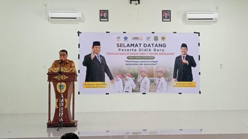 Sekda Kota Tidore Kepulauan, Ismail Dukomalamo memberikan sambutan pada pembukaan SRD 7 Tidore. 