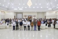 Foto Bersama Sekda Malut dan peserta Rakor Diskominfosan Provinsi dan Kabupaten/Kota se-Maluku Utara.