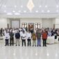 Foto Bersama Sekda Malut dan peserta Rakor Diskominfosan Provinsi dan Kabupaten/Kota se-Maluku Utara.