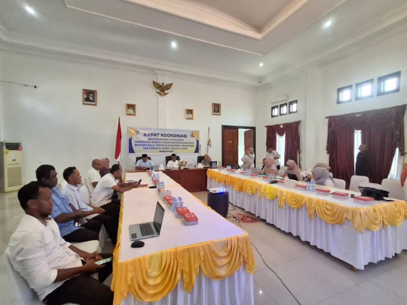 Wakil Bupati Kepulauan Sula, M. Saleh Marasabessy, bersama Sekretaris Daerah Muhlis Soamole melakukan rapat bersama dengan BPBPK Maluku Utara. 