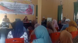 Anggota DPRD Malut, Hj Rahmawati Muhammad saat melakukan kegiatan reses di Desa Saramake Kecamatan Wasile Selatan, Kabupaten Halmahera Timur. 