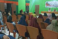 Anggota DPRD Provinsi Maluku Utara, Hj Rahmawati Muhammad bertemu dengan masyarakat dalam kegiatan reses di Desa Baturaja, Kabupaten Halmahera Timur. 