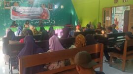 Reses di Desa Akedaga, warga antusias menyampaikan aspirasi kepada anggota DPRD Provinsi Maluku Utara, Hj Rahmawati Muhammad. 