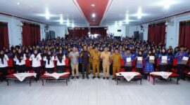 Foto bersama Wali Kota Tidore Kepulauan dengan peserta PPPK yang menerima SK. 