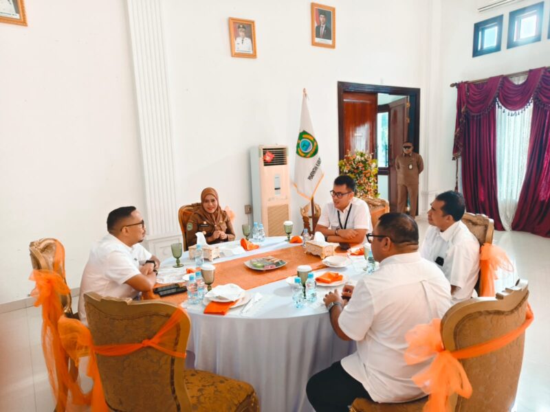 Bupati Sula menyambut Kepala BPJN Maluku Utara di Isda.