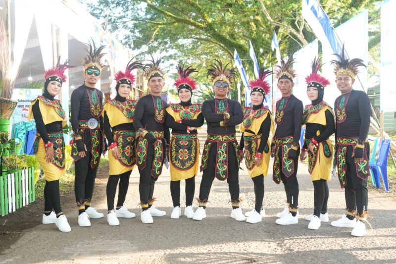 Tim tarian kreasi asal Kabupaten Kepulauan Sula. 