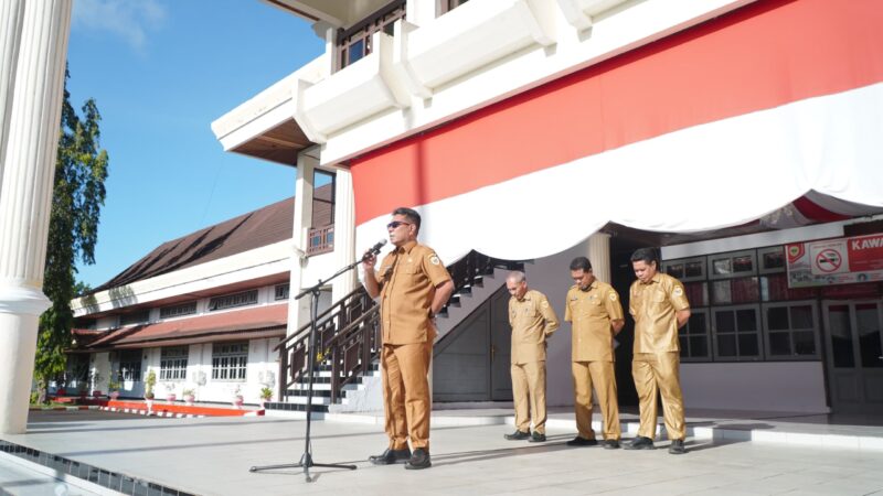 Wakil Wali Kota Tidore, Ahmad Laiman saat memimpin apel. 