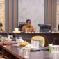 Wakil Wali Kota Tidore Kepulauan Ahmad Laiman memimpin rapat bersama satgas MBG. 
