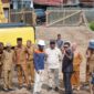 Wakil Wali Kota Tidore Kepulauan, Ahmad Laiman meninjau proyek. 