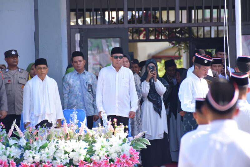 Wakil Wali Kota Ahmad Laiman menghadiri kegiatan hari santri nasional di Pondok Pesantren Harisul khairaat. 