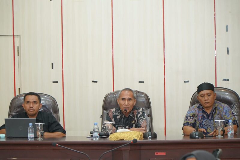 Rapat Koordinasi Asistensi Percepatan Satuan Pemenuhan Pelayanan Gizi (SPPG) antara Ketua Satgas Percepatan Program Makan Bergizi Gratis (MBG) Kota Tidore Kepulauan, Taher Husain, bersama sejumlah OPD terkait. 