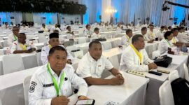 Sekretaris Daerah, Muhlis Soamole didampingi Asisten I, Sutumo Teapon, dan Kepala Bappeda, H. Syahjuan Fatgehipon mengikuti kegiatan penutupan di IPDN Jatinangor.