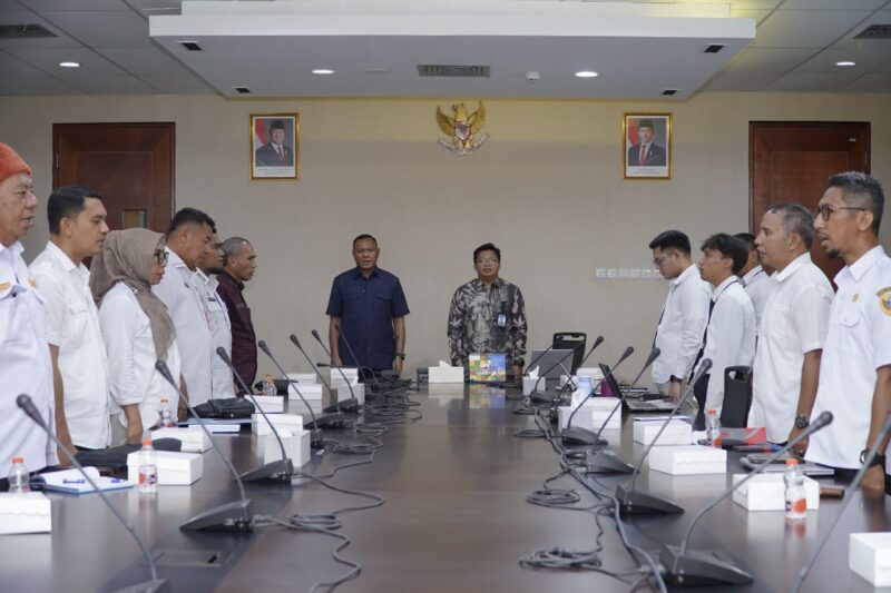 Wali Kota Muhammad Sienn saat menghadiri kegiatan di BI Malut. 