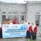 Ketua TP PKK Kota Tidore, Hj. Rahmawati Muhammad Sinen bersama tim PKK melakukan pemantauan pembangunan rumah bantuan. 