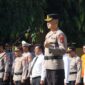 Kapolresta Tidore AKBP Heru Budiharto saat memimpin apel gabungan. 
